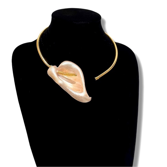 HEAD-TURNING BOTANICAL | Two-Tone Cala Lily Sculptural Statement Necklace | NEW - Picture 6 of 6